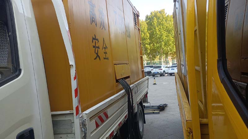解放如何判断柴油发电机组和UPS电源的切换时间是否符合要求？